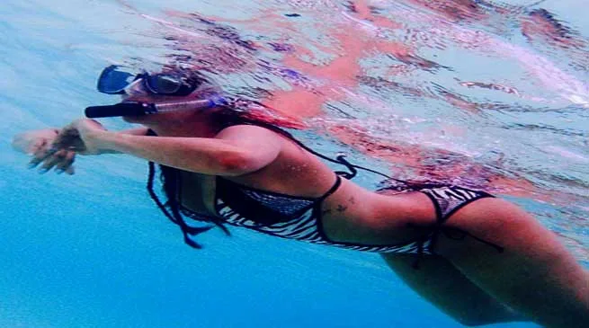 Hot Pics of Malaika Arora in the Beaches of Maldives Go Viral
