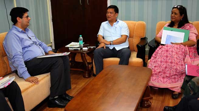 Khandu Discussed Issues Related to Land Acquiring Process