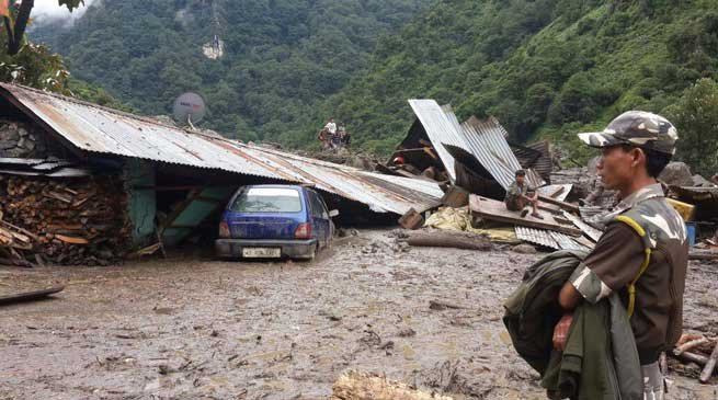Massive Land Slide in Jang , 8 Houses Washed away