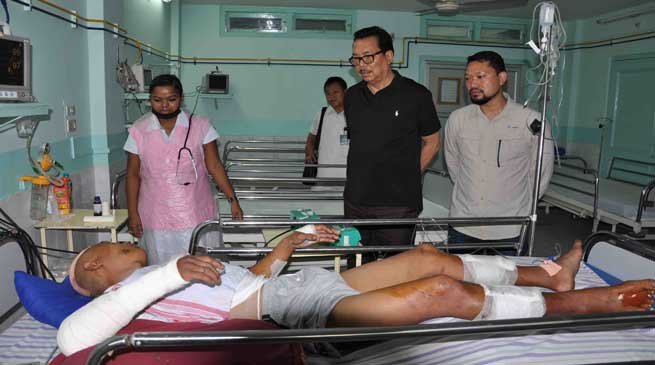 Namsai- Dy CM Chowna Mein Meets injured police personnel