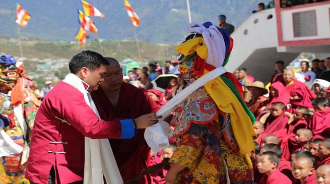 Arunachal- Chief Minister Pema Khandu visits Tawang Monastery