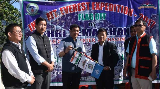 Khandu flagged off Taka Tamut for Everest Expedition