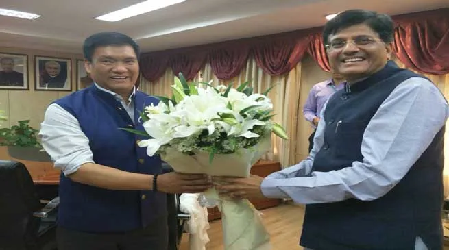 Khandu Raises various Power related Issues before Centre