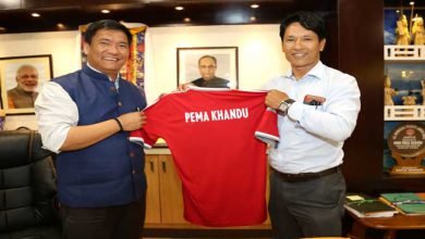 Khandu Appreciates Gumpe Rime for His contribution to Football