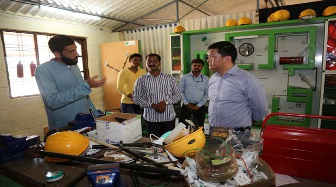Khandu visits Sri Sri Kaushal Vikas Kendra for Renewable Energy