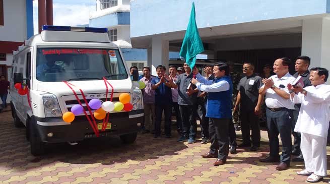 Taram flagged off ambulance for Chera Talo District Hospital at Koloriang