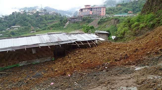 Itanagar-Fresh landslide claim two houses in Museum colony