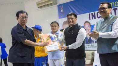 Khandu gives Cash Incentives to meritorious sports persons