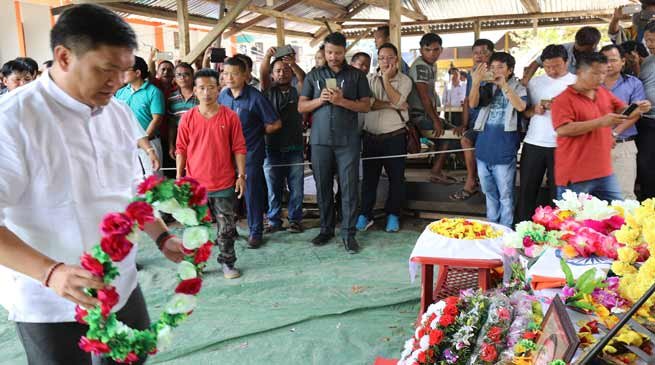 Khandu, Kiren and Tapir air-dashed to Gensi to see off Jomde's last journey