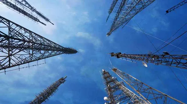 Khandu invite telecom players to upscale their presence in Arunachal