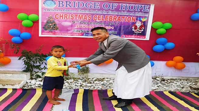 “Bridge of Hope” celebrates advent Christmas