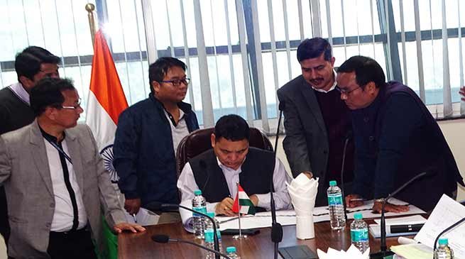 Arunachal- Libang discusses road project with Highway officials