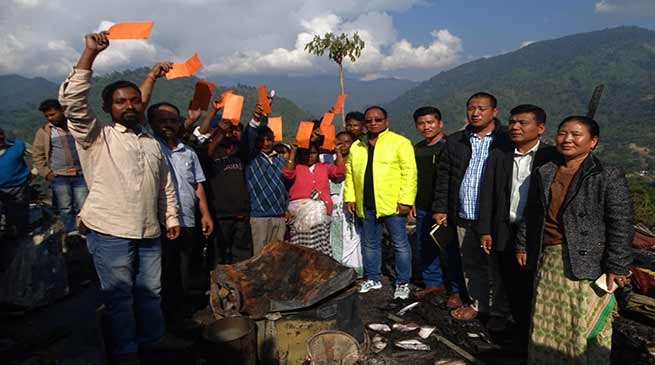 Itanagar: Techi Kaso visits fire accident site and console the victims