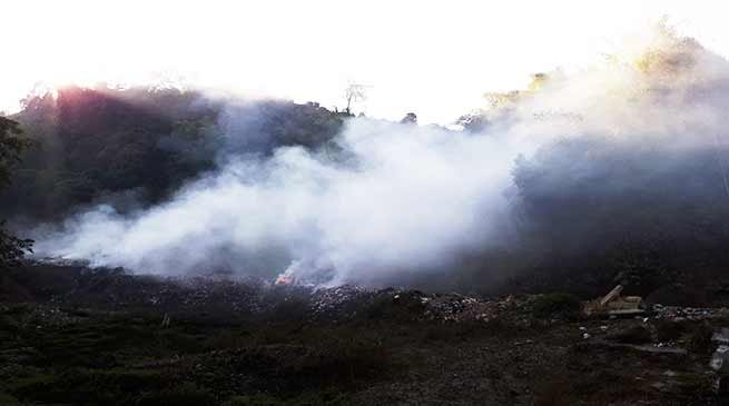 Itanagar: People compelled to inhale foul smelling smoke in NH-415