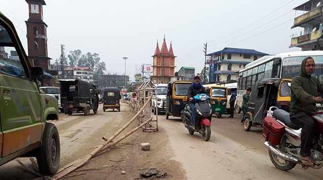 Arunachal: Road Divider made of Bamboo pose severe threat to commuters