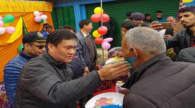Arunachal: Pema Khandu celebrates HOLI at Tawang Market