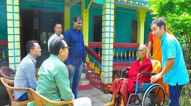 Assam: Chowna Mein visits ailing monks