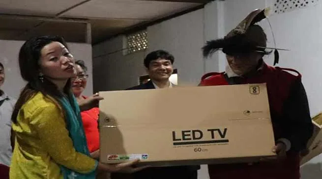 Arunachal:  Pario distributes TV sets to GBs of Palin constituency