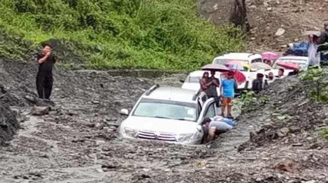 Arunachal: Massive land slide on Hoj-Potin road, traffic disrupted