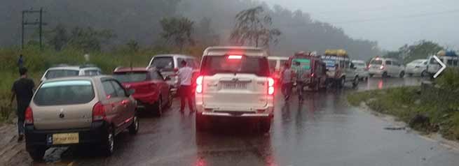 Arunachal: Massive land slide on Hoj-Potin road, traffic disrupted