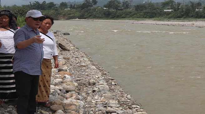 Arunachal:  Nabam Rebia inspects embankment in Huto village