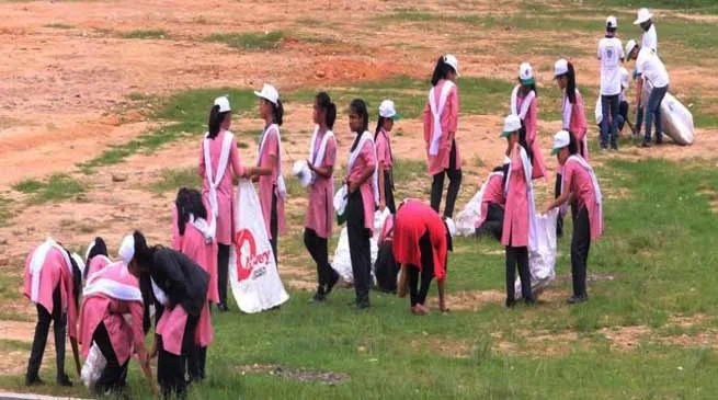 Itanagar: Students and forces attend social service against plastic pollution