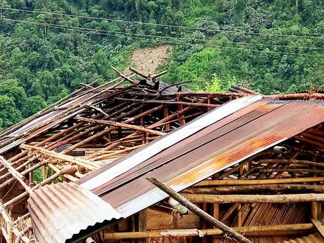 Arunachal: Sever storm hit Koloriang, damages houses, Taram appeal for relief