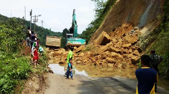 Arunachal Pradesh: Heavy rain, Landslides continue in state