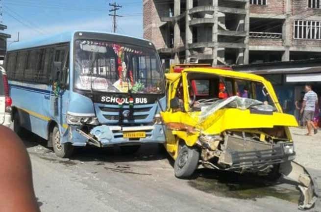 Arunachal:  Two school bus collided, 6 students injured