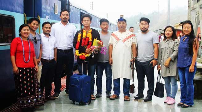 Arunachal: Young innovator Tadar Anang given gets warm welcome on his arrival to state