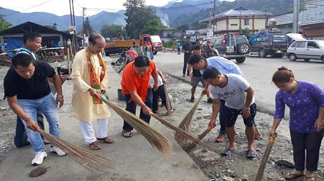 Arunachal : BJPMM organises cleanliness drive at Roing