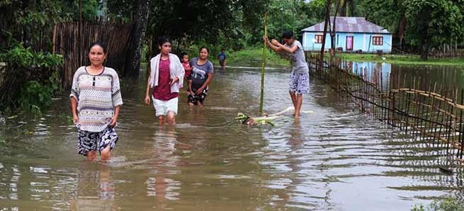 Arunachal: Nabam Rebia Visits flood hits Hollongi Patila village