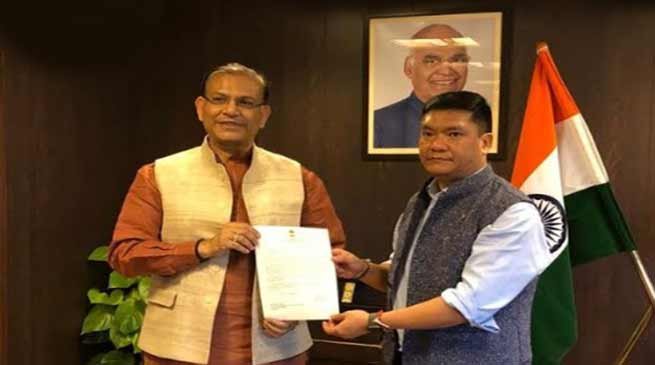 Arunachal: Khandu urges Jayant Sinha for early sanction of Green Field Airport