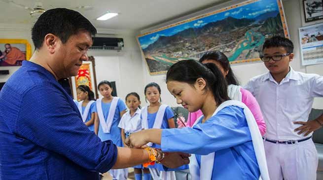 Arunachal: Pema Khandu celebrates Rakshabandhan with school children 