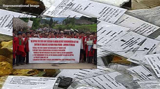 Arunachal: people of Pangin and Kebang surrendering EPIC in protest against shifting of Siang HQ