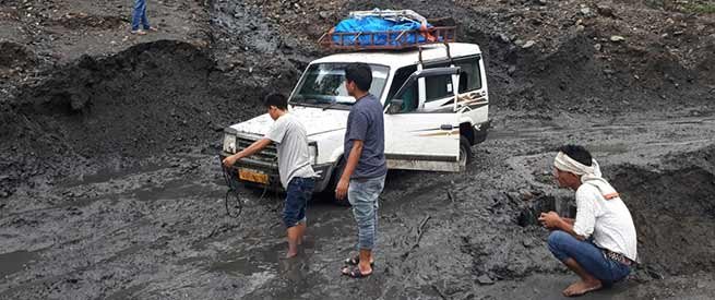 Arunachal: Hundreds of vehicle stranded on Papu-Yupia-Potin TAH