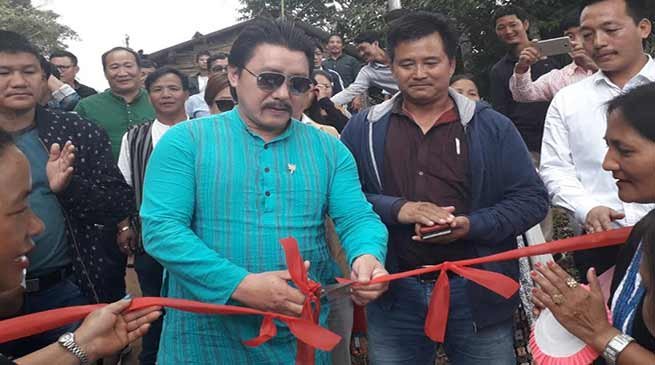 Arunachal: Saaya hands over public rostrum in Neelam village