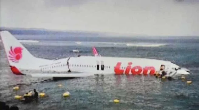 Indonesia airlines flight, Lion Air crashes into sea