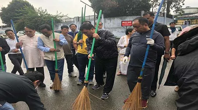 Arunachal CM takes part in a cleanliness drive
