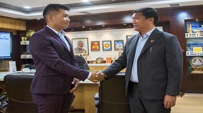Itanagar: Karate champion Nobin Jomoh calls on CM Pema Khandu