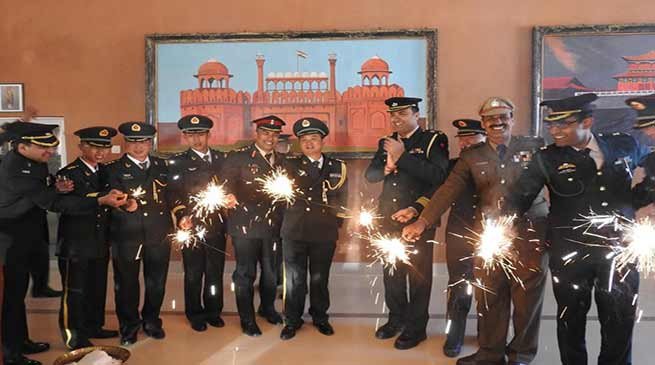 Arunachal: Indian and Chinese Army jointly celebrate Diwali at Bum-La