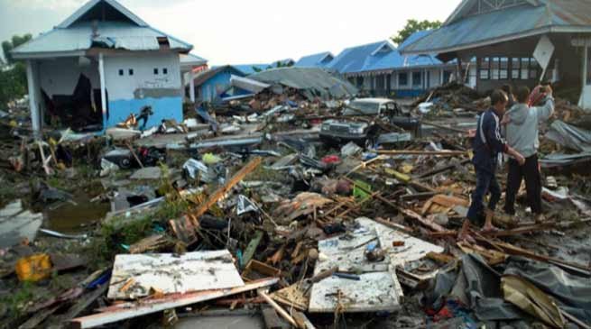 Indonesia: Tsunami hits beaches, 62 killed, 600 injured 