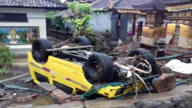 Indonesia: Tsunami hits beaches, 62 killed, 600 injured