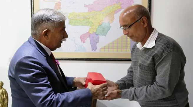 Arunachal:  Governor felicitates staff for energy conversation