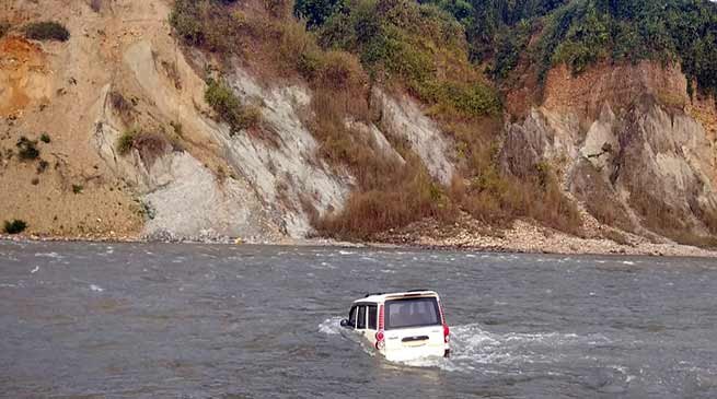 Arunachal:  School Bus, Scorpio swept away in Pare river