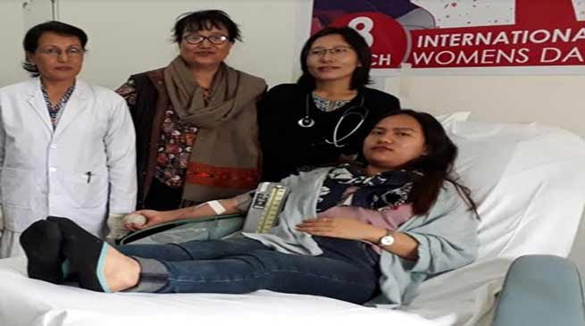 International Women's Day: women donates blood
