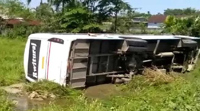 Arunachal: Bus carrying poll party, materials meet accident, 8 injured