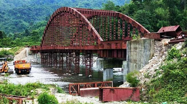 Itanagar: PWD official inspects several road and bridge projects 