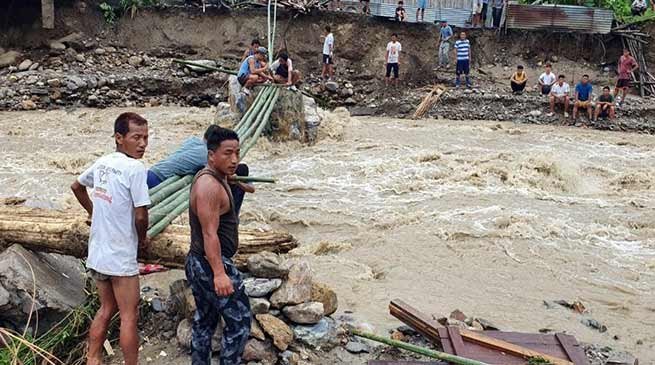 Arunachal:  Heavy rain, flash flood, create havoc, 1 body recovered several missing