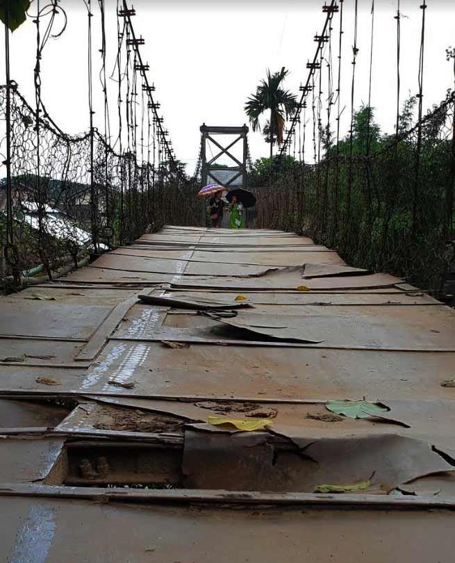 Itanagar: Hanging bridge over senki river is a disaster waiting to happen